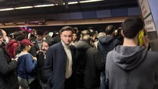 Mecidiyeköy metro istasyonunda bir kadın intihar etti! Cebinden çıkan not kahretti