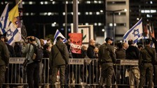 Tel Aviv'de İsrailliler Netanyahu'ya karşıt eylem yaptı!