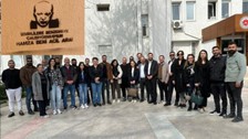 İzmir'de CHP'li yöneticilerin duvar yazısı sonrası gözaltı