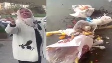 Spor salonundakilerin giyiminden rahatsız olan kadınlar çöp döktü! "Ramazanda edepsizlik yapmayın"