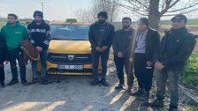Edirne'de ticari taksinin içinde 9 kaçak göçmen çıktı