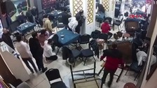Diyarbakır'da bir kahvehane saniyeler içinde savaş alanına döndü!