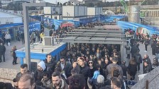 İstanbullunun bitmek bilmeyen ızdırabı! Altunizade'de metrobüs arızalandı, kuyruğun sonu görünmüyor