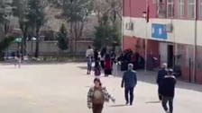 Diyarbakır'da sınıflarını temizlemek isteyen 16 öğrenci çıkan gazdan zehirlendi
