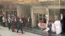 Antalya Serik Belediye Başkanı Enver Aputkan, kendisine oy vermeyeceğini söyleyen vatandaşa yumruk attı