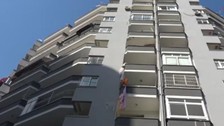 Adana’da hasarlı binaya giren hırsız, çarşaf sarkıtıp aşağı inerken düşerek hayatını kaybetti
