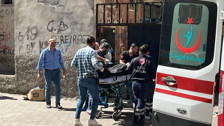 Mahkeme çıkışı takip ettiği boşanma aşamasındaki eşi ve yanındaki erkeği öldürdü
