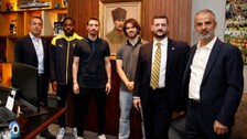 Fenerbahçe'de Olağanüstü Genel Kurul yapılıyor! Futbolcular, teknik direktör ve Ali Koç stada giriş yaptı