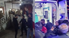 Siirt karıştı! AK Parti ve DEVA Partili başkan adaylarının yakınları birbirine girdi: Çok sayıda yaralı var