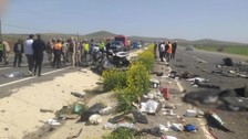 Son dakika! Şanlıurfa'da korkunç kaza: Kamyon ile otomobil çarpıştı, ölü ve yaralılar var