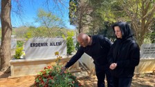 Eylem Tok'un oğlunun ölümüne sebep olduğu Oğuz Murat Aci'nin eşi ve babası mezarı başında gözyaşlarıyla açıklamalarda bulundu
