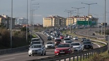 İstanbul'dan göç sürüyor! Bolu, Düzce ve Sakarya... Anadolu Otoyolu'nda 9 günlük tatil yoğunluğu
