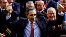 İrlanda'nın yeni Başbakanı 37 yaşındaki Simon Harris oldu
