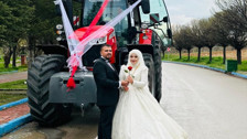 Kahramanmaraşlı çift, bir traktörü gelin arabasına çevirdi