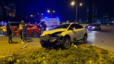 Mersin'de iki otomobilin çarpıştığı kazada 5 kişi yaralandı