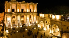 Gündüzü ayrı gecesi ayrı güzel! Efes Antik Kenti gece 00.00'a kadar açık olacak