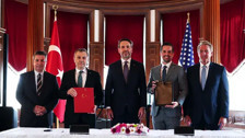 Bakan Bayraktar duyurdu: Türkiye ve ABD arasında dev LNG anlaşması imzalandı