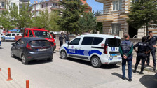 İzmir'de bir şahıs, eşini öldürdükten sonra intihar etti