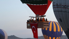 Kapadokya'da 19 Mayıs kutlaması! Balonlar Türk bayraklarıyla uçtu