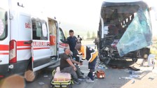 Afyonkarahisar'da korkunç kaza! 17 kişi yaralı