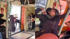 Tramvayda tartıştığı kişilere hakaret edip, saldıran Suriye uyruklu kadın gözaltına alındı