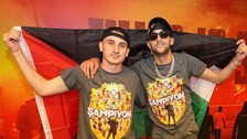 Galatasaray şampiyonluk kutlamasında Hakim Ziyech ile Kerem Aktürkoğlu'ndan Filistin'e destek