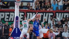 Pınar Karşıyaka'yı seride 3-0 mağlup eden Anadolu Efes, ilk finalist oldu