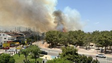 Son Dakika: Antalya'da yerleşim yerine yakın ağaçlık alanda yangın