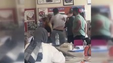 Ümraniye'de kardeşi sınıfta kalan abi öğretmene saldırdı! Yumruk anları kamerada