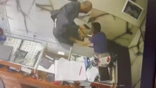 Saldırıyı engellemek isteyen öğretmen öldürüldü