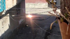 Şanlıurfa'da elektrik direğinden kopan elektrik kablosu bomba gibi patladı
