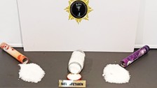 Konfeti kutusuna gizlenmiş uyuşturucu ele geçirildi