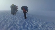 Ağrı Dağı eteklerinde yaz, zirvede ise kara kış yaşanıyor