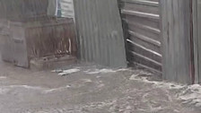 Kadıköy'de sağanak: Bazı evleri su bastı
