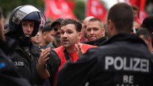 Bu korku size yeter! Alman polisinden taraftarlara bozkurt işareti müdahalesi