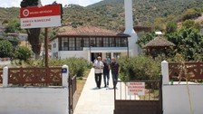 Cami imamından cemaati çeken tabela: Namazın kılınmadan namazını kıl