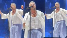 Yalı Çapkını'nın Orhan'ı Emre Altuğ Kıbrıs konserinde dillere düştü! Altuğ şalvarının azizliğine uğradı