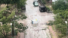 Adana'da şiddetli rüzgar ortalığı savaş alanına çevirdi