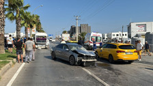 Bodrum'da otomobil ile minibüs çarpıştı: 14 yaralı