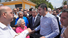 Deprem bölgesinde Murat Kurum'a büyük ilgi: En kısa zamanda projelendirip yapacağız