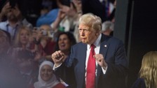 Suikasta uğrayan Trump sahnede: Kafamı hareket ettirmeseydim burada olamayacaktım