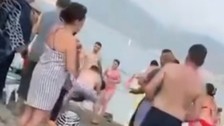 Plajda taciz iddiasıyla darbedildi, gözaltına alındı