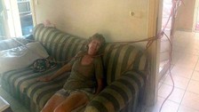 Eşinin bir sözüyle gözü dönen adam, kadını boynundan ve ayaklarından bağlayıp darp etti, acı çekişini izledi