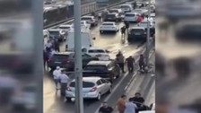 Esenyurt E-5 Karayolunda zincirleme kaza: 10 araç birbirine girdi, yaralılar var