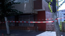 Bayrampaşa'da 48 yıllık binanın balkonu çöktü