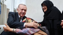 Cumhurbaşkanı Erdoğan'a Rize'de komşularından sevgi seli