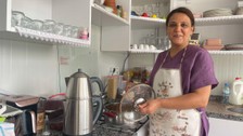 Depremzede esnafın konteynerine giren hırsız içli köfte yiyip, bulaşıkları yıkadı