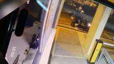 Esenyurt'ta motosikletli saldırganlar silah tutukluk yapınca kaçtı