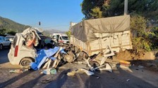 Manisa'da emniyet şeridinde katliam gibi kaza: 4 ölü, 3 ağır yaralı