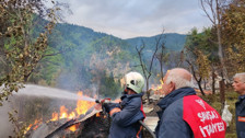 Artvin'in Şavşat ilçesindeki yangında 3 ev kullanılmaz hale geldi